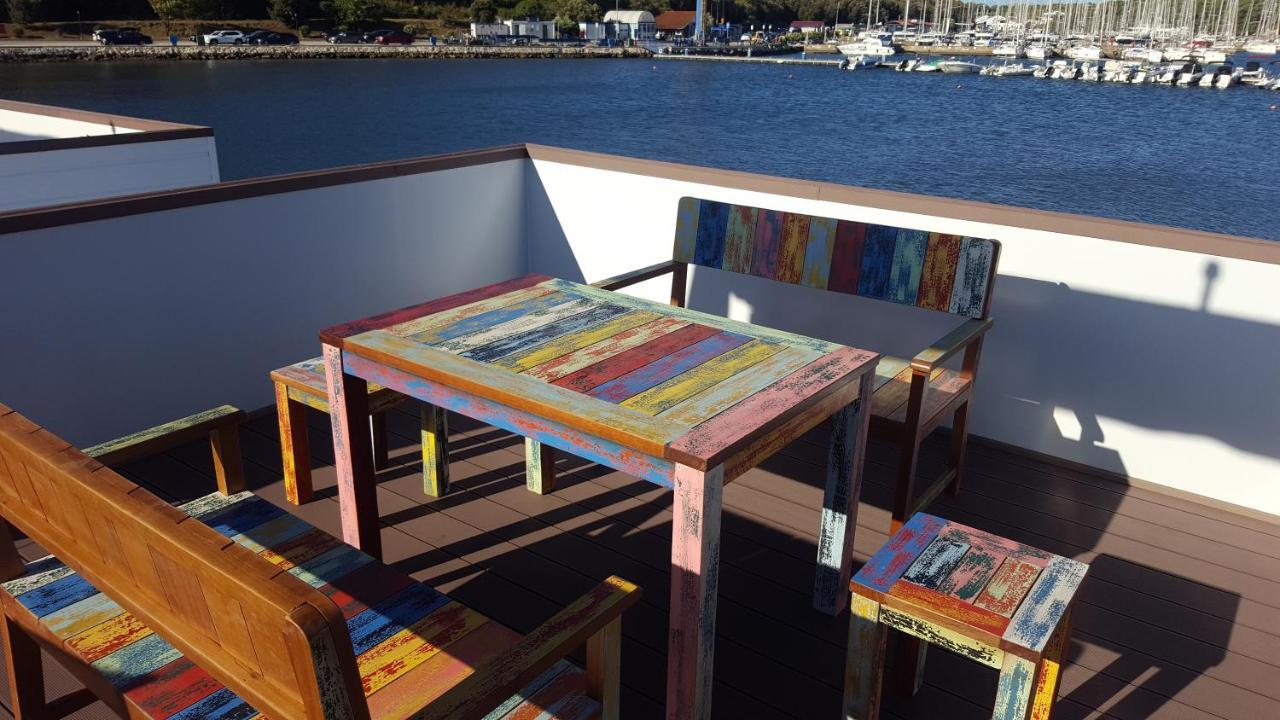 Hausboot Pula - Floating House Water Lily 호텔 외부 사진