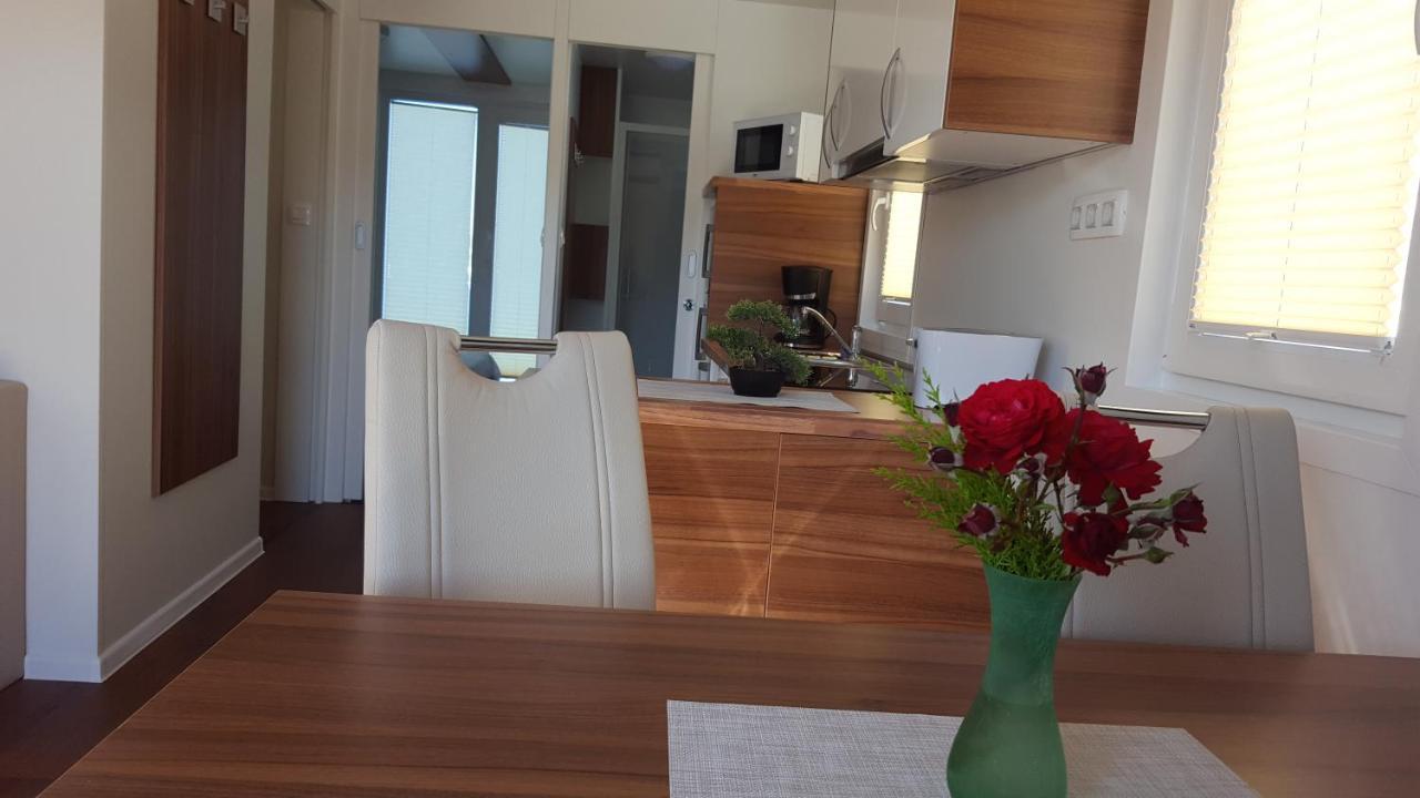 Hausboot Pula - Floating House Water Lily 호텔 외부 사진